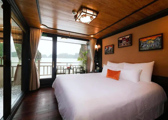 Botel Victory Boutique Cruise *