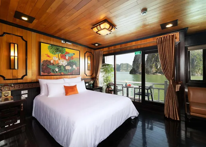Botel Victory Boutique Cruise *