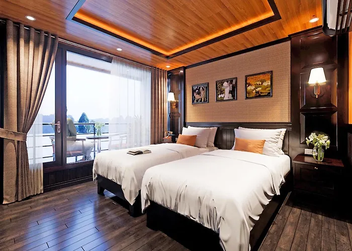 Botel Victory Boutique Cruise *